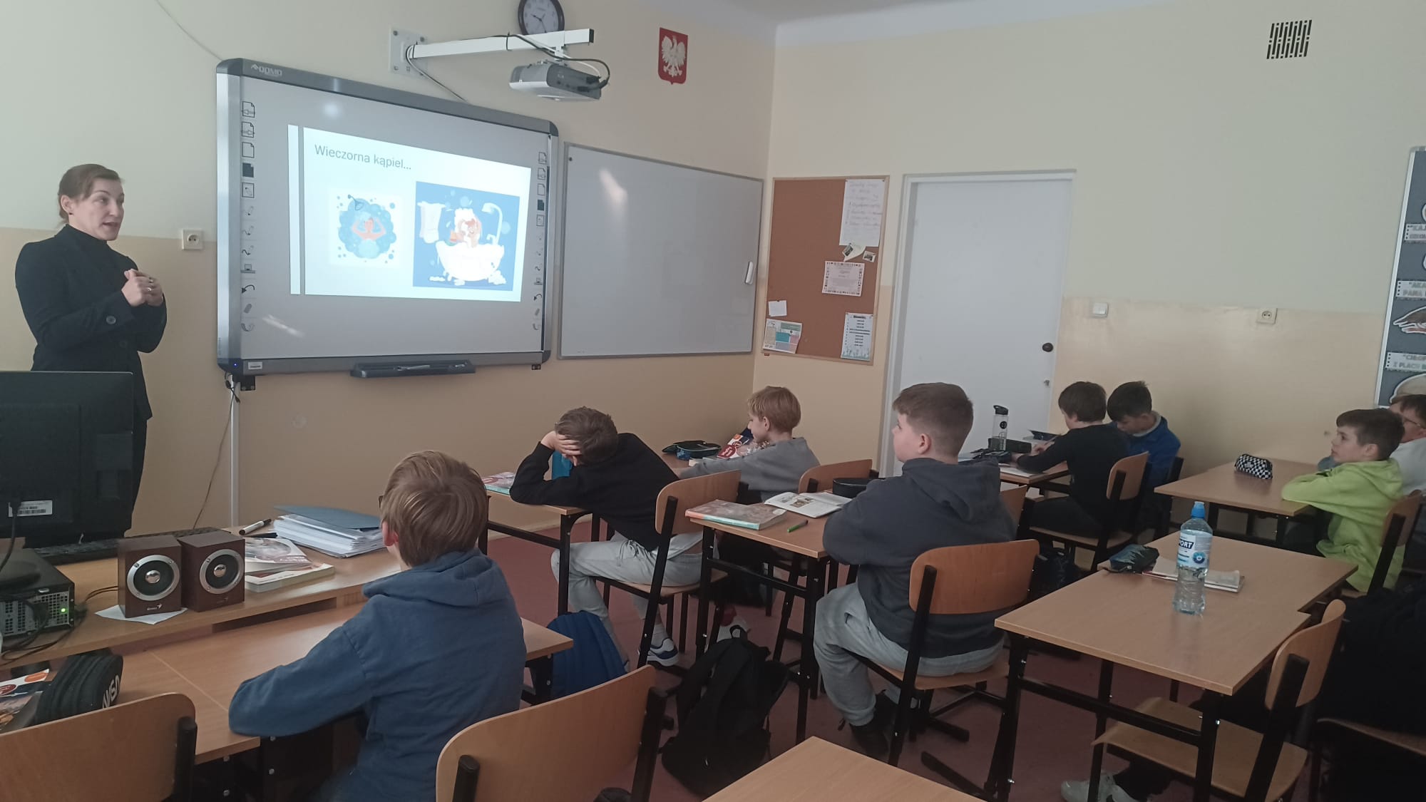 🚿🧼 Zdrowie w naszych rękach! – Wizyta specjalistki z WSSE w Olsztynie w klasach 4 i 5 🧼🚿