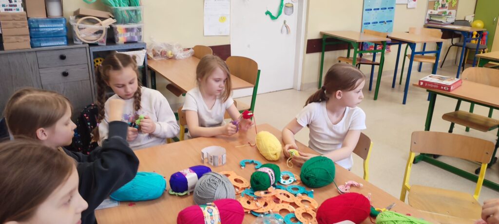 ✨🧶 „Czternastka w akcji” – pomponowy zawrót głowy! 🧶✨