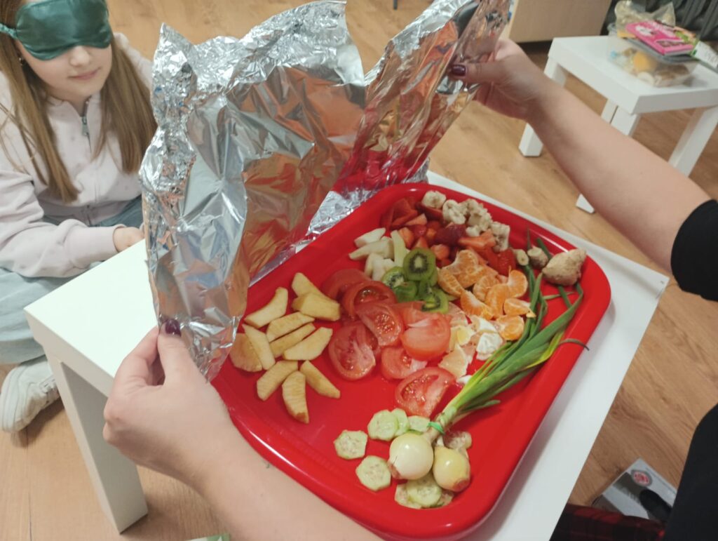 🍊👀👂 Zmysły w akcji – odkrywamy świat wszystkimi zmysłami! 👃🖐️👅